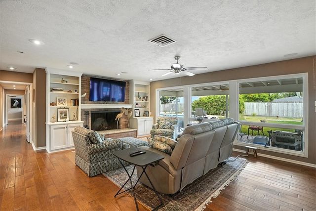 215 Mitchell St, Corpus Christi, TX 78411