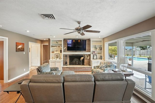 215 Mitchell St, Corpus Christi, TX 78411