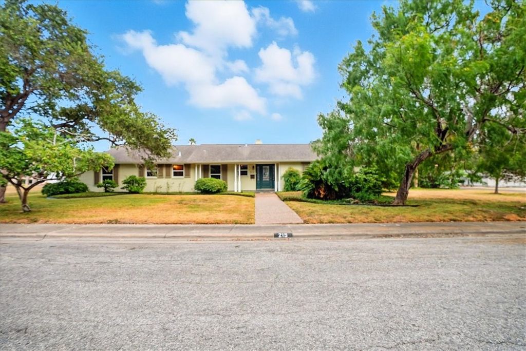 215 Mitchell St, Corpus Christi, TX 78411