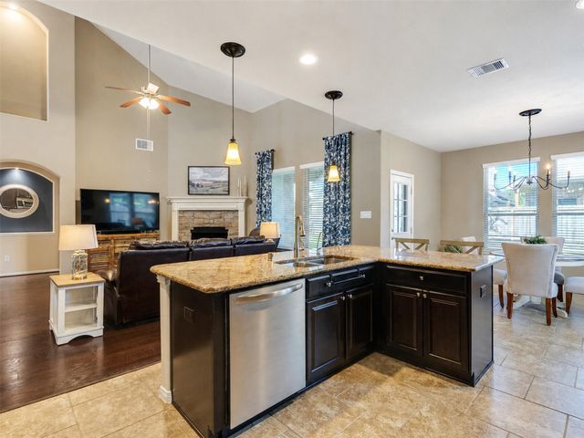 574 Southampton Lane, League City, TX 77573