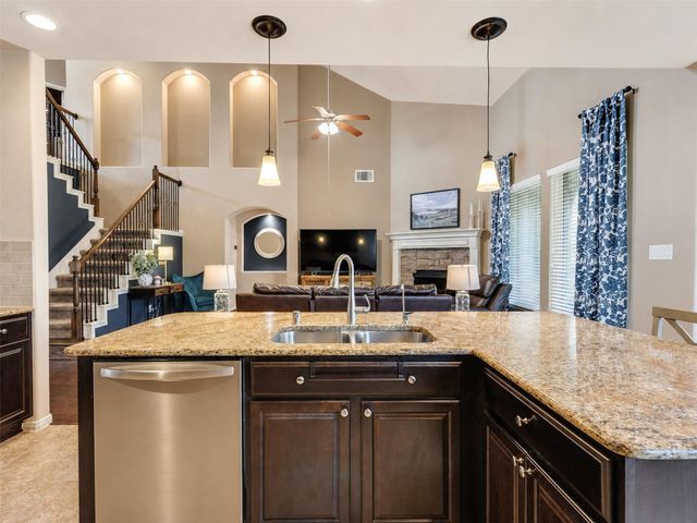 574 Southampton Lane, League City, TX 77573