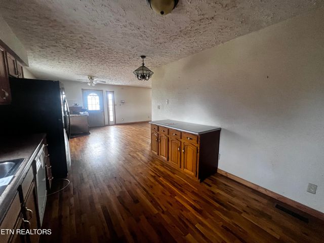 555 Oakley Allons Rd, Allons, TN 38541