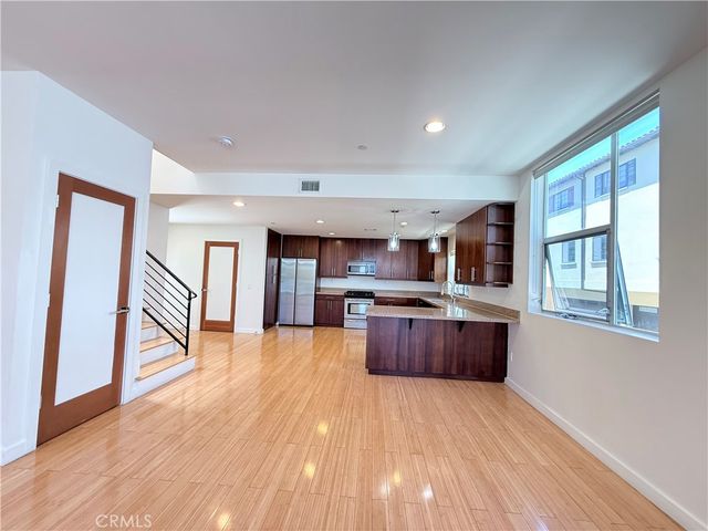12908 Bloomfield 103, Studio City, CA 91604