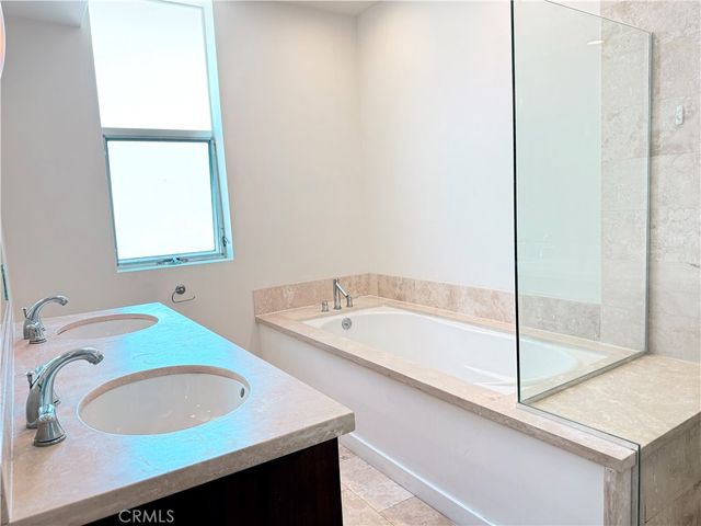 12908 Bloomfield 103, Studio City, CA 91604