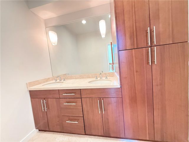 12908 Bloomfield 103, Studio City, CA 91604