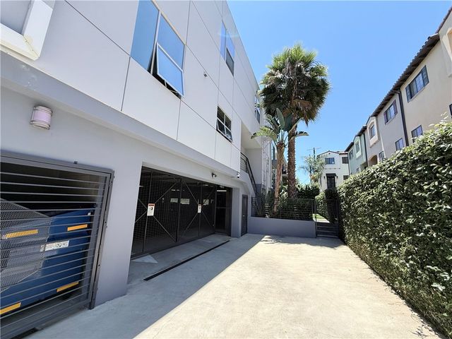 12908 Bloomfield 103, Studio City, CA 91604