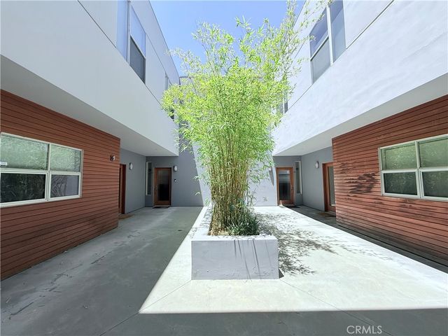 12908 Bloomfield 103, Studio City, CA 91604