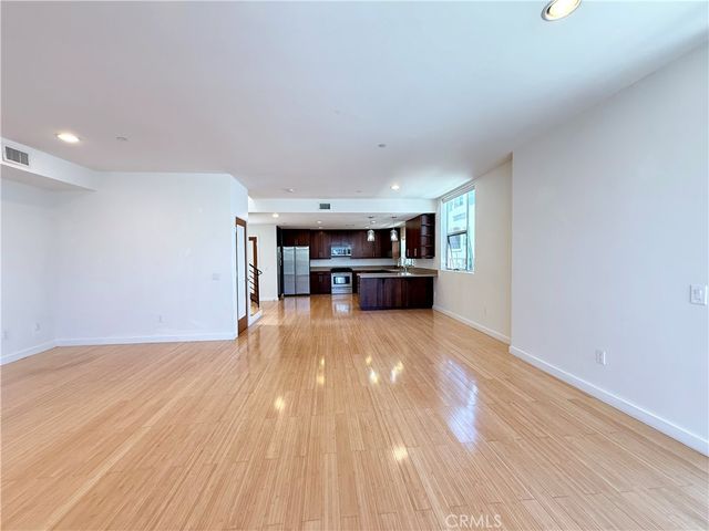 12908 Bloomfield 103, Studio City, CA 91604