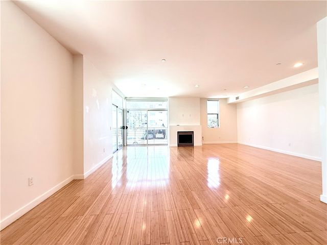 12908 Bloomfield 103, Studio City, CA 91604