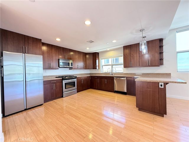 12908 Bloomfield 103, Studio City, CA 91604