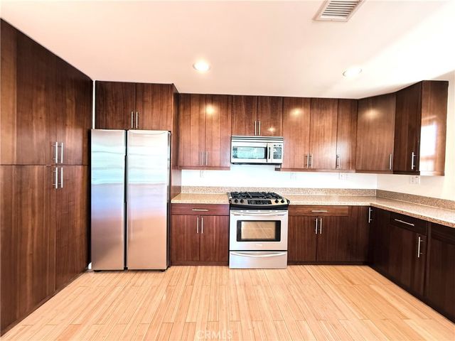12908 Bloomfield 103, Studio City, CA 91604