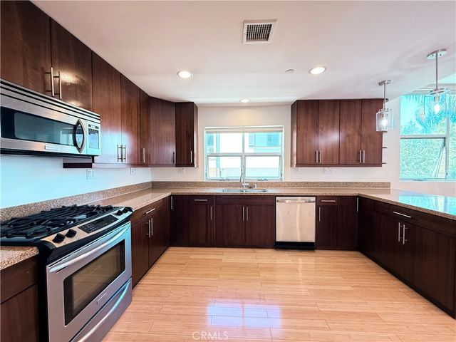 12908 Bloomfield 103, Studio City, CA 91604