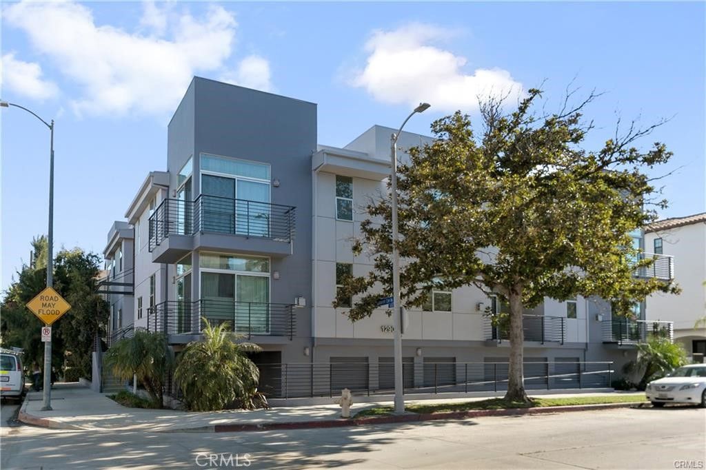 12908 Bloomfield 103, Studio City, CA 91604