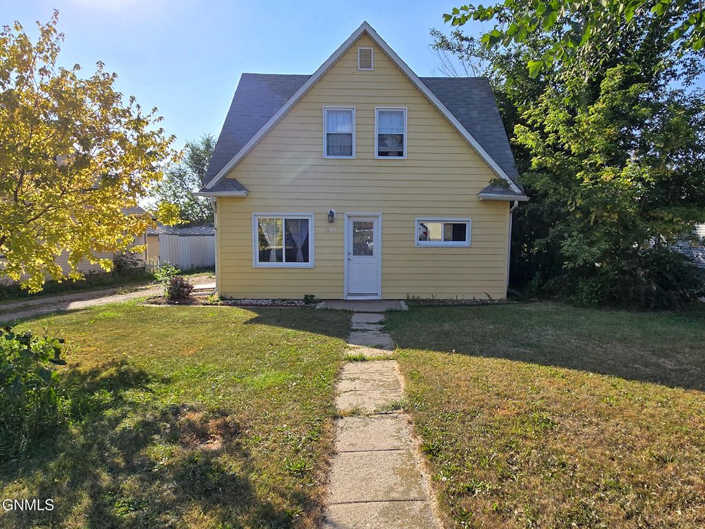 507 2nd Avenue NE, Kenmare, ND 58746