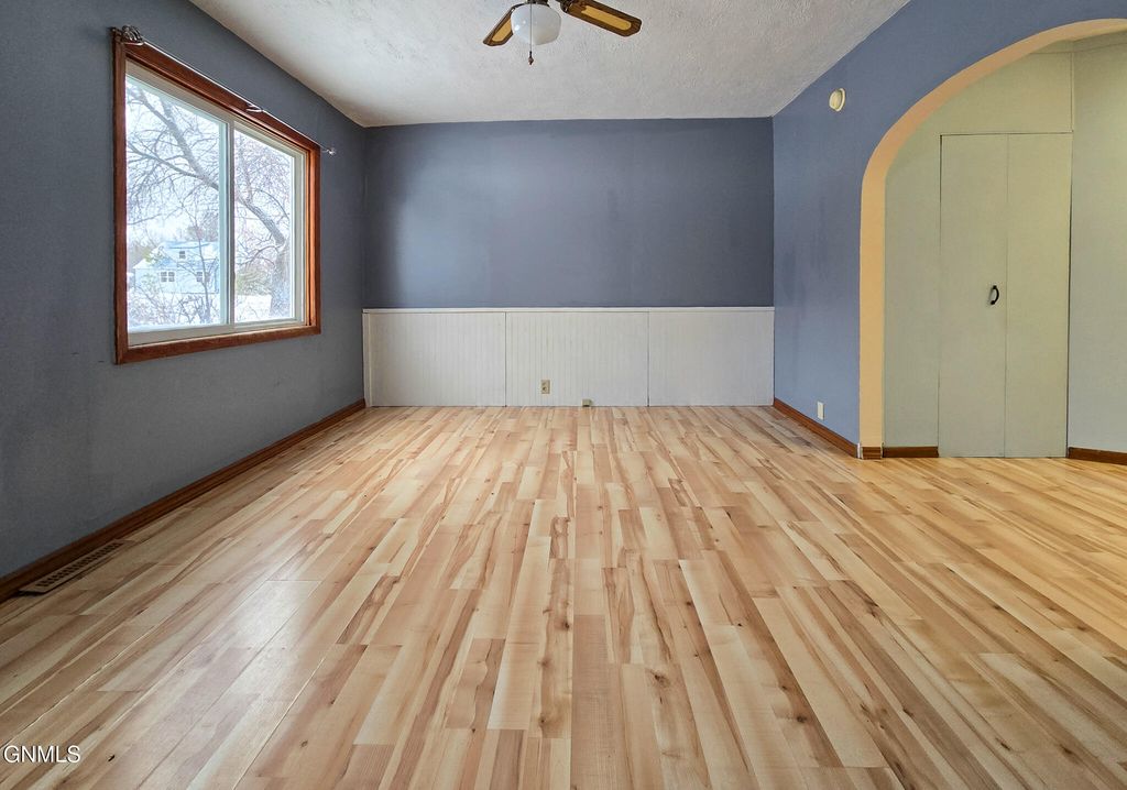 507 2nd Avenue NE, Kenmare, ND 58746 photo 5