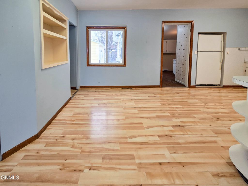 507 2nd Avenue NE, Kenmare, ND 58746 photo 8