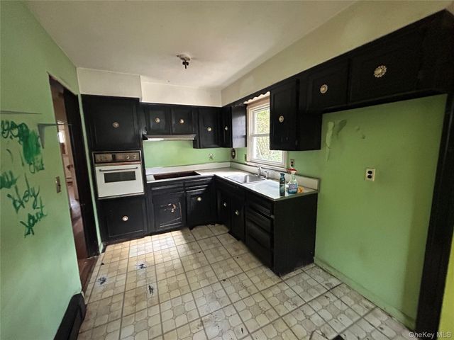 142 New York Avenue, Sound Beach, NY 11789