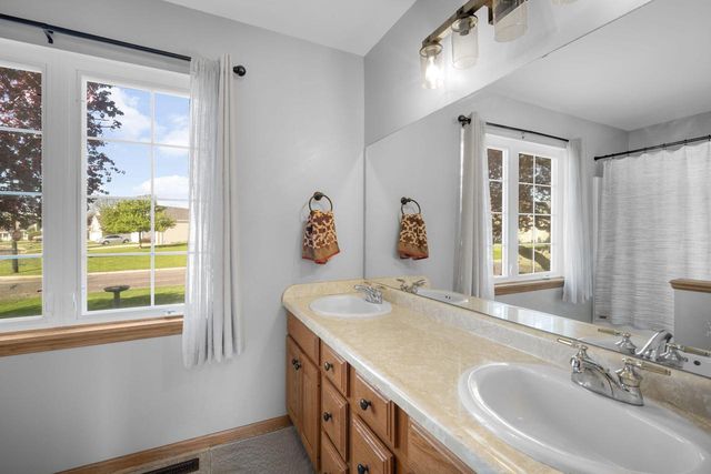 W143N9776 Ridgewood LANE, Germantown, WI 53022