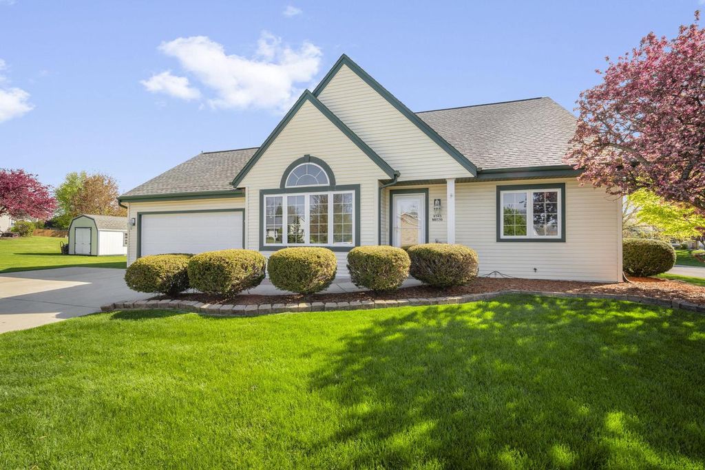 W143N9776 Ridgewood LANE, Germantown, WI 53022