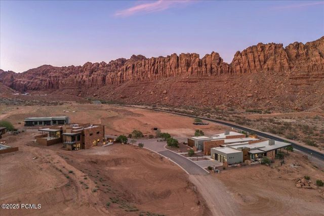 705 N Sanctuary Place, Ivins, UT 84738