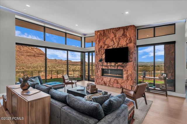 705 N Sanctuary Place, Ivins, UT 84738