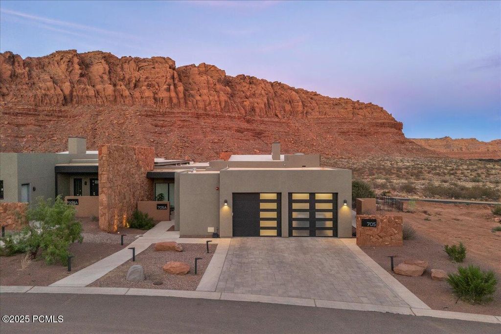 705 N Sanctuary Place, Ivins, UT 84738