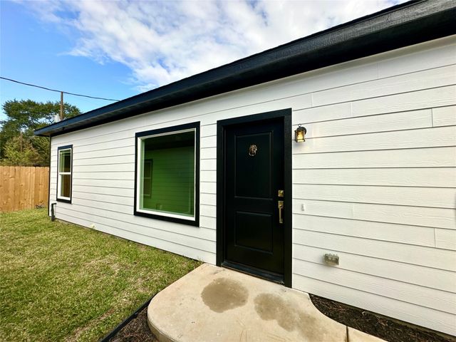 11561 Persimmon Street, Willis, TX 77318