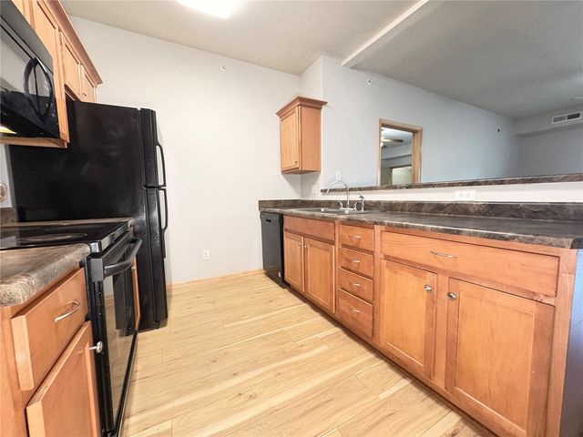 470 N 1st Avenue 203, Iowa City, IA 52245