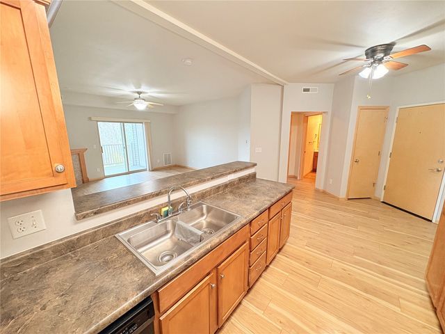 470 N 1st Avenue 203, Iowa City, IA 52245