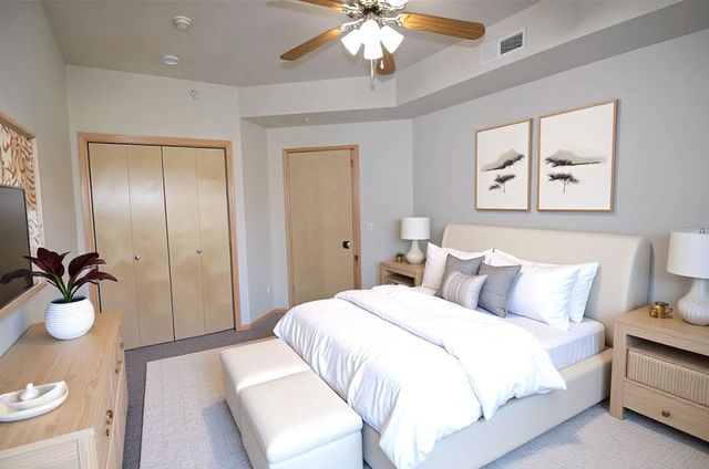 470 N 1st Avenue 203, Iowa City, IA 52245