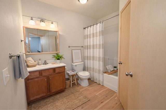 470 N 1st Avenue 203, Iowa City, IA 52245