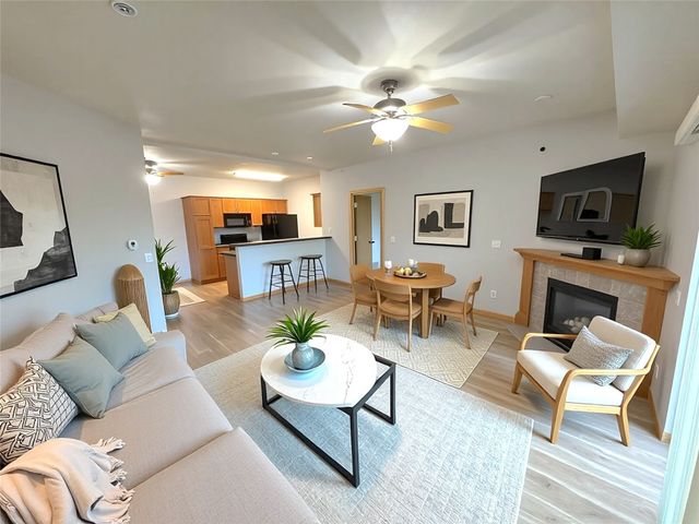 470 N 1st Avenue 203, Iowa City, IA 52245