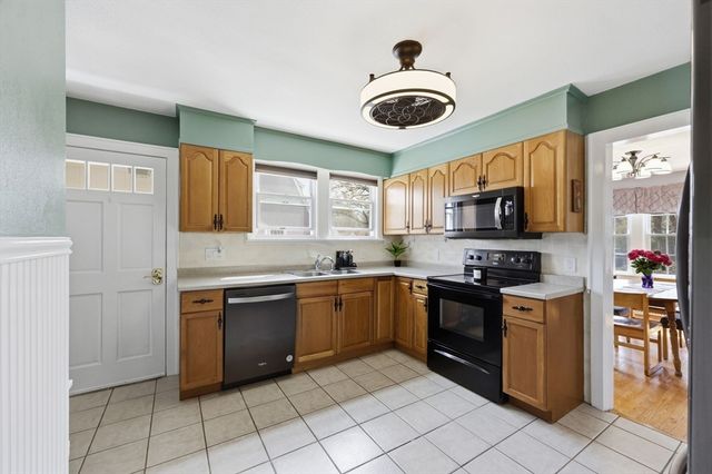 79 Granby Rd, South Hadley, MA 01075