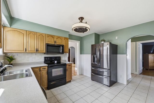 79 Granby Rd, South Hadley, MA 01075