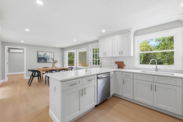 938 Ocean St, Marshfield, MA 02050