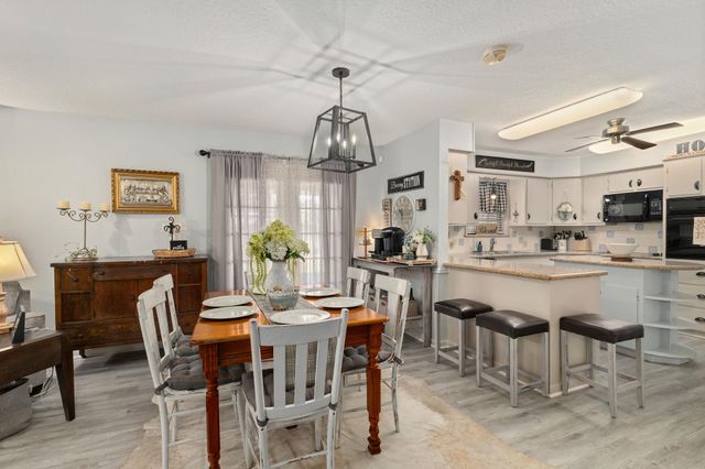 1213 Shadowlake DR, Sealy, TX 77474