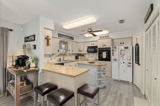 1213 Shadowlake DR, Sealy, TX 77474