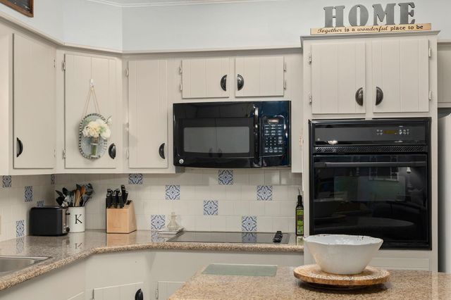 1213 Shadowlake DR, Sealy, TX 77474