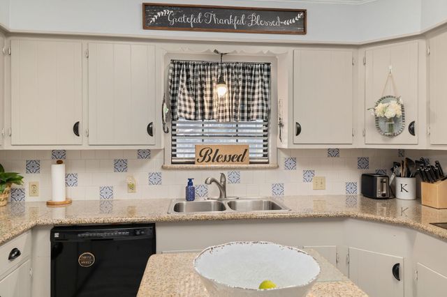 1213 Shadowlake DR, Sealy, TX 77474