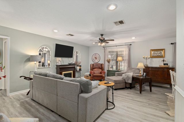 1213 Shadowlake DR, Sealy, TX 77474