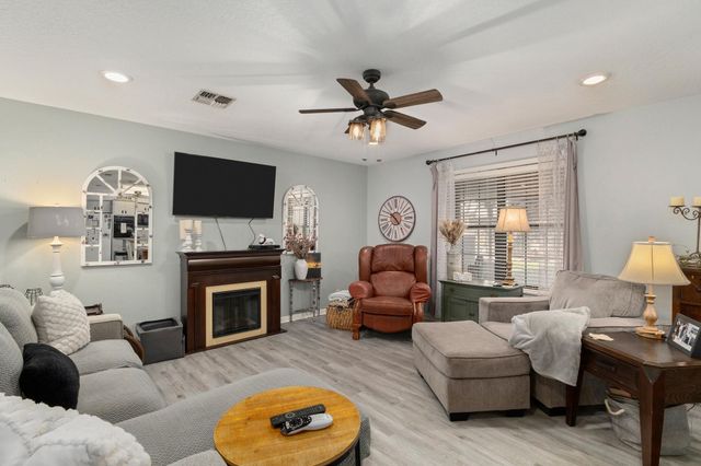 1213 Shadowlake DR, Sealy, TX 77474