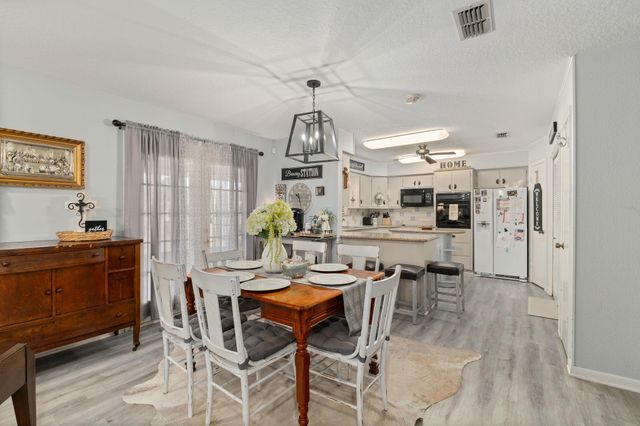 1213 Shadowlake DR, Sealy, TX 77474