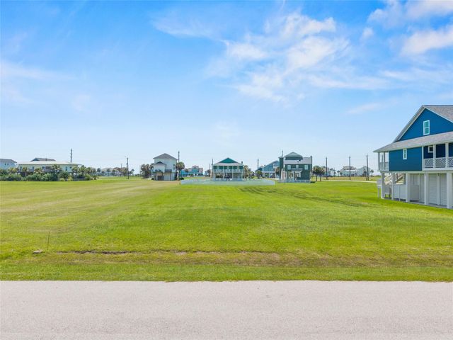 18817 Warrior Road, Galveston, TX 77554