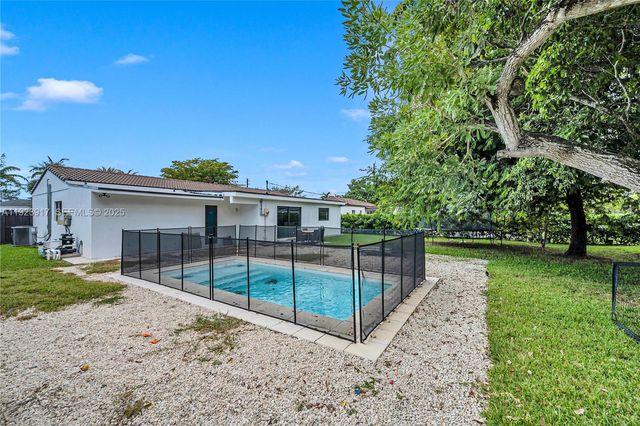 6625 SW 45th St, Miami, FL 33155