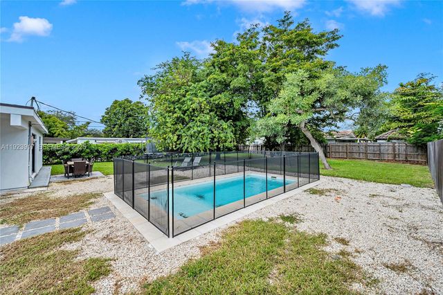 6625 SW 45th St, Miami, FL 33155