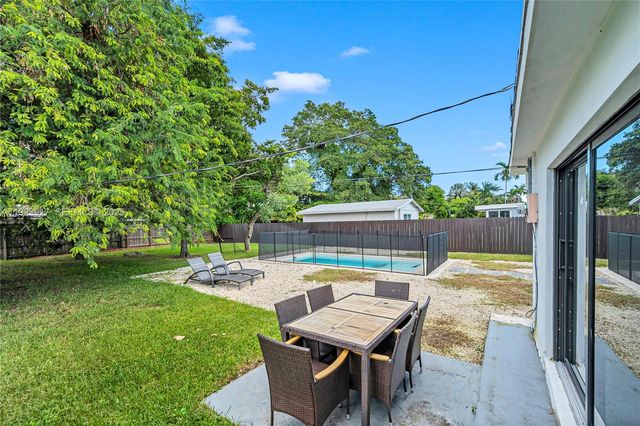 6625 SW 45th St, Miami, FL 33155