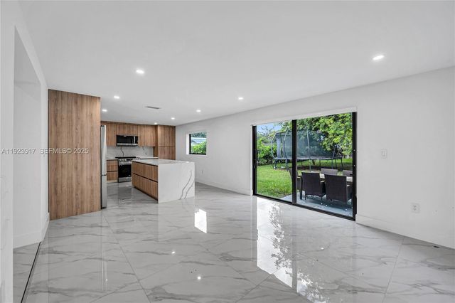 6625 SW 45th St, Miami, FL 33155