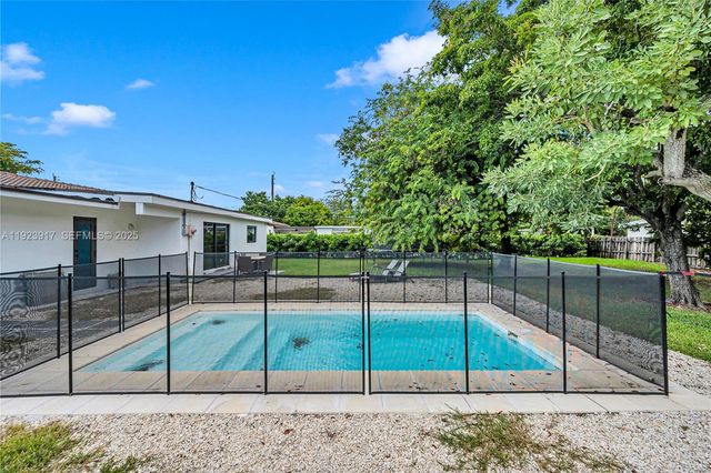 6625 SW 45th St, Miami, FL 33155