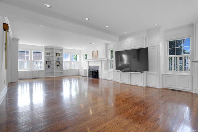 422 W Water Street, Newburgh, IN 47630