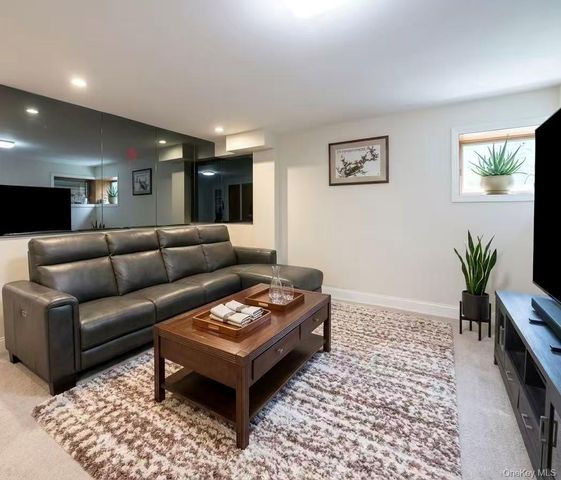 25 Reed Lane, Westbury, NY 11590